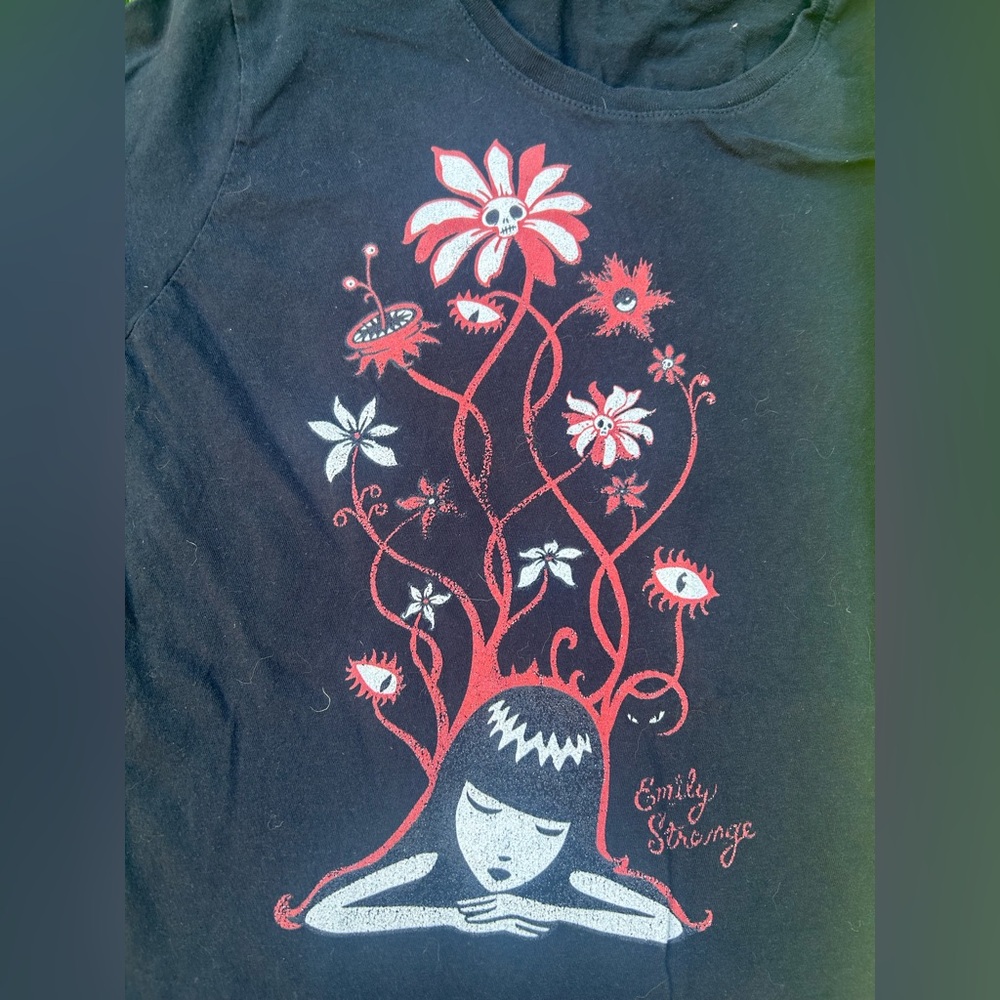 Emily the Strange -Black Short Sleeve Graphic T w/ Red & White Floral Art- Large